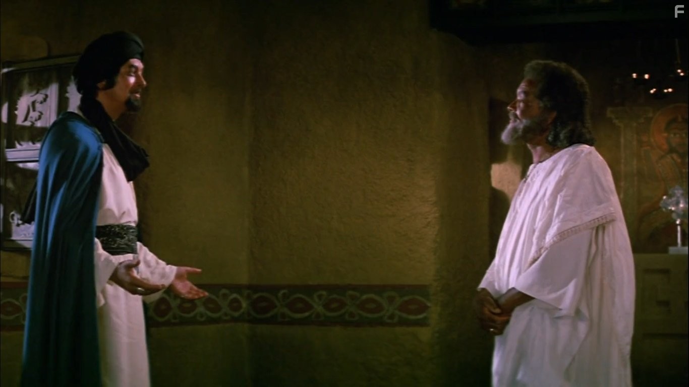 Donald Burton and Earl Cameron in Послание (1976)