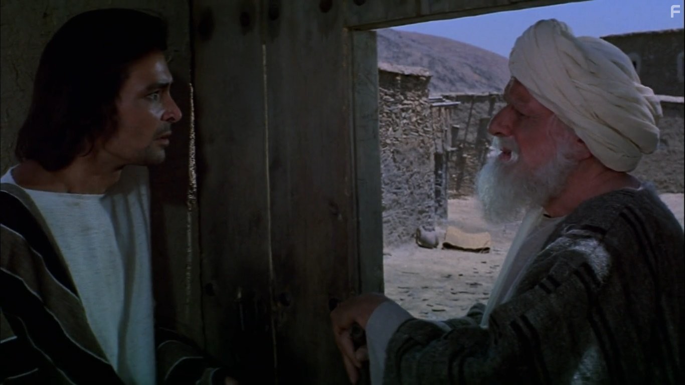 Andr? Morell and Damien Thomas in Послание (1976)