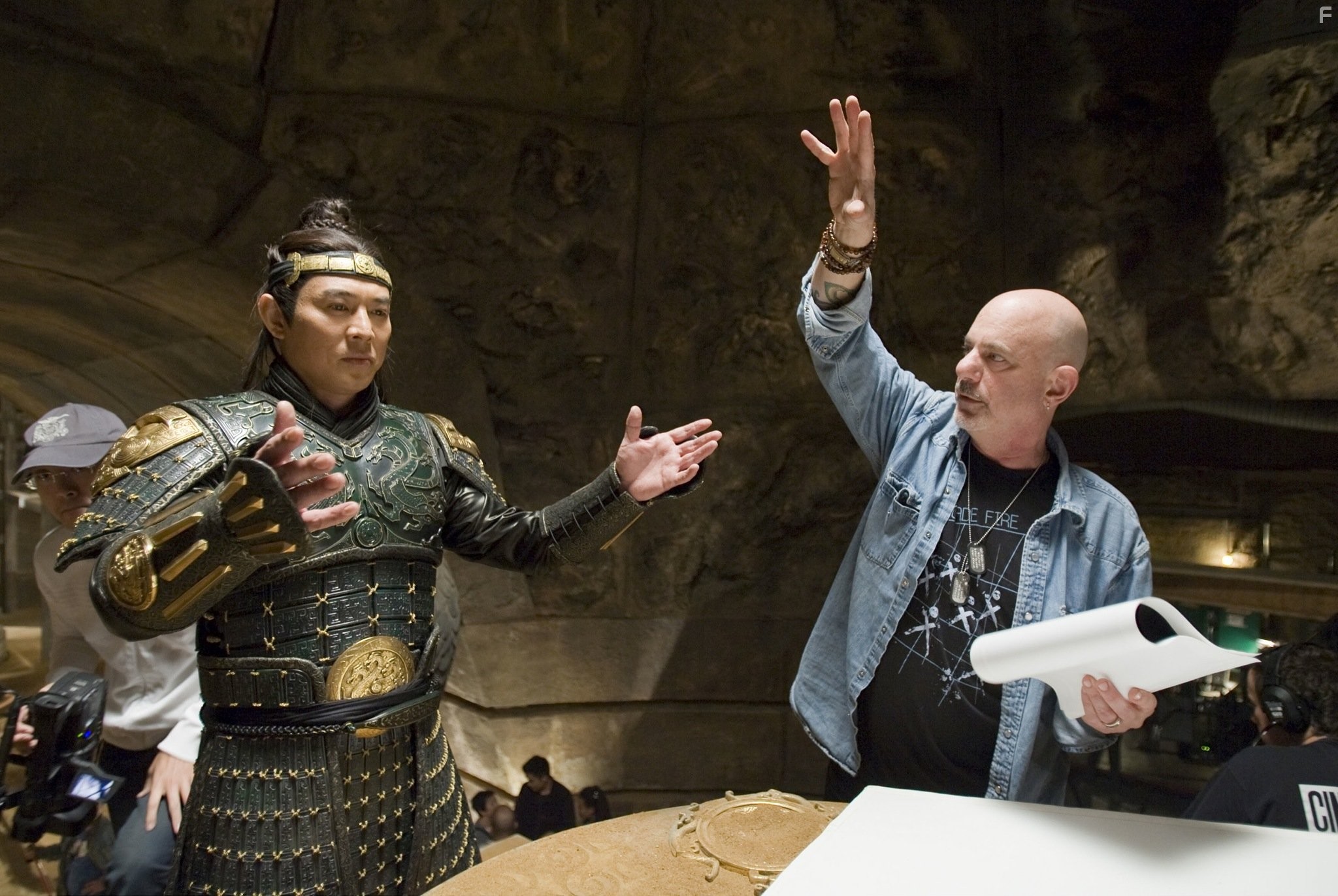 Jet Li and Rob Cohen in Мумия: Гробница Императора Драконов (2008)