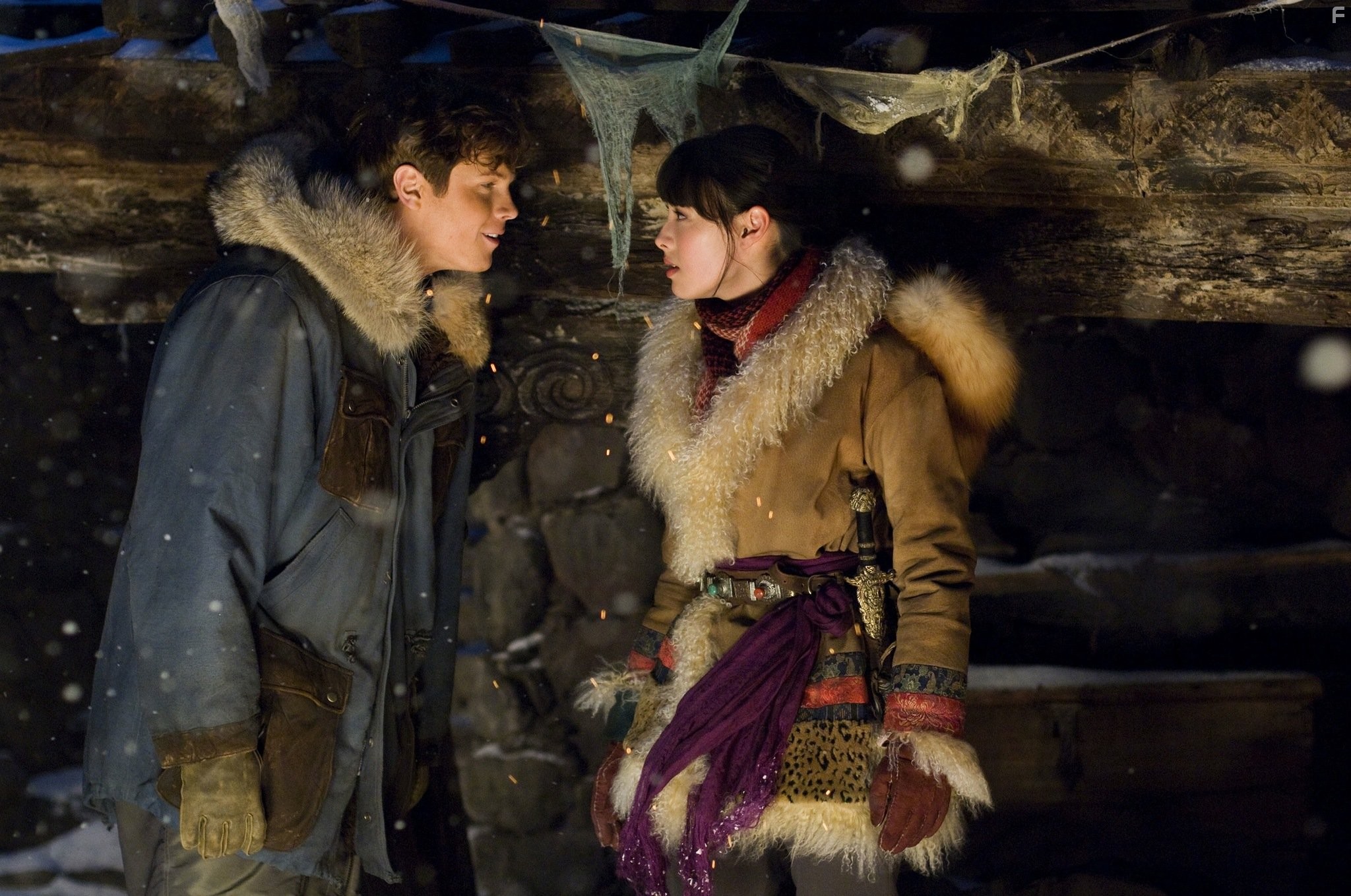 Luke Ford and Isabella Leong in Мумия: Гробница Императора Драконов (2008)