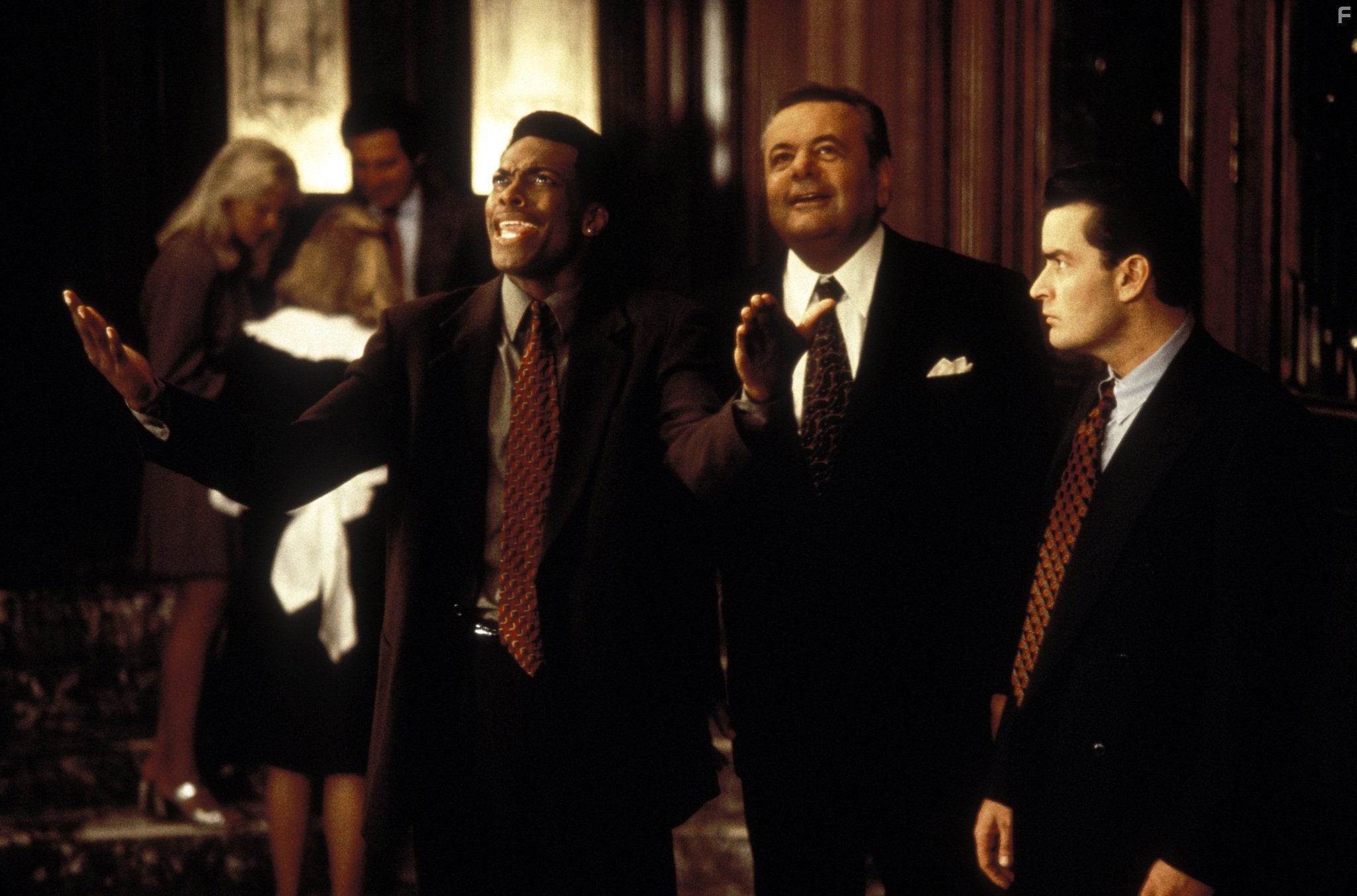 Charlie Sheen, Paul Sorvino, and Chris Tucker in Деньги решают все (1997)
