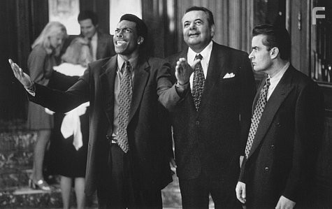 Charlie Sheen, Paul Sorvino, and Chris Tucker in Деньги решают все (1997)