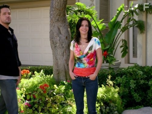 Courteney Cox and Josh Hopkins in Город хищниц (2009)