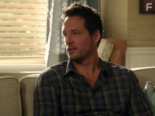 Josh Hopkins in Город хищниц (2009)