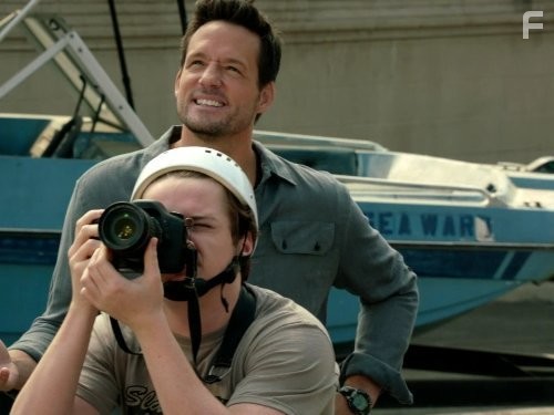 Josh Hopkins and Dan Byrd in Город хищниц (2009)