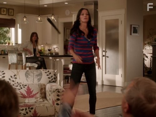 Courteney Cox in Город хищниц (2009)