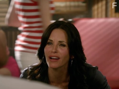Courteney Cox in Город хищниц (2009)
