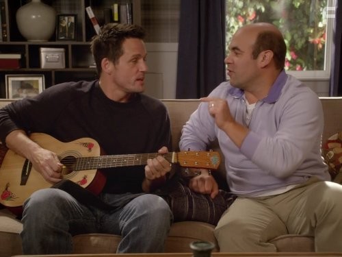 Josh Hopkins and Ian Gomez in Город хищниц (2009)