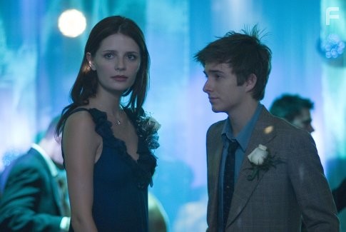 Mischa Barton and Reece Thompson in Убийство школьного президента (2008)