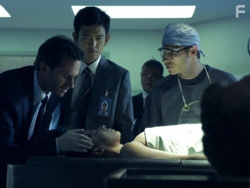 Joseph Fiennes and John Cho in Вспомни, что будет (2009)