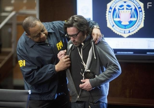 James Callis and Barry Shabaka Henley in Вспомни, что будет (2009)