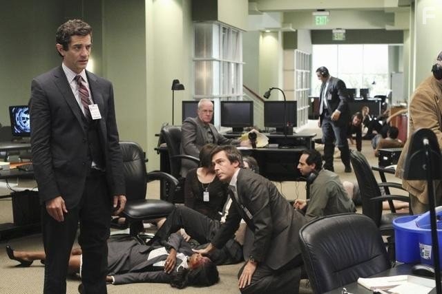 Jack Davenport, Nadine Ellis, and James Frain in Вспомни, что будет (2009)