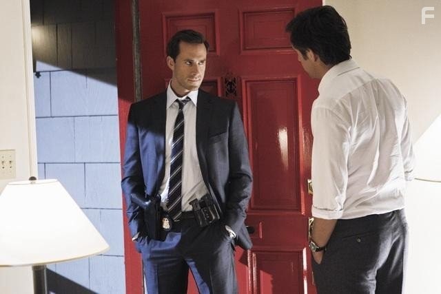 Joseph Fiennes and Jack Davenport in Вспомни, что будет (2009)