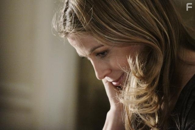 Sonya Walger in Вспомни, что будет (2009)