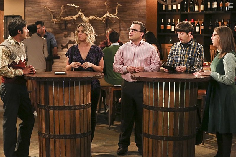 Mayim Bialik, Kaley Cuoco, Johnny Galecki, Simon Helberg, and Kunal Nayyar in Теория большого взрыва (2007)