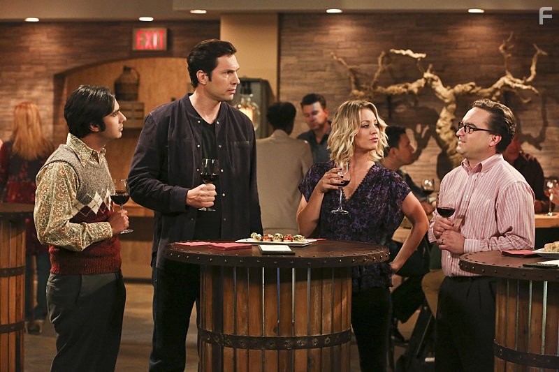 Kaley Cuoco, Johnny Galecki, Brian Smith, and Kunal Nayyar in Теория большого взрыва (2007)