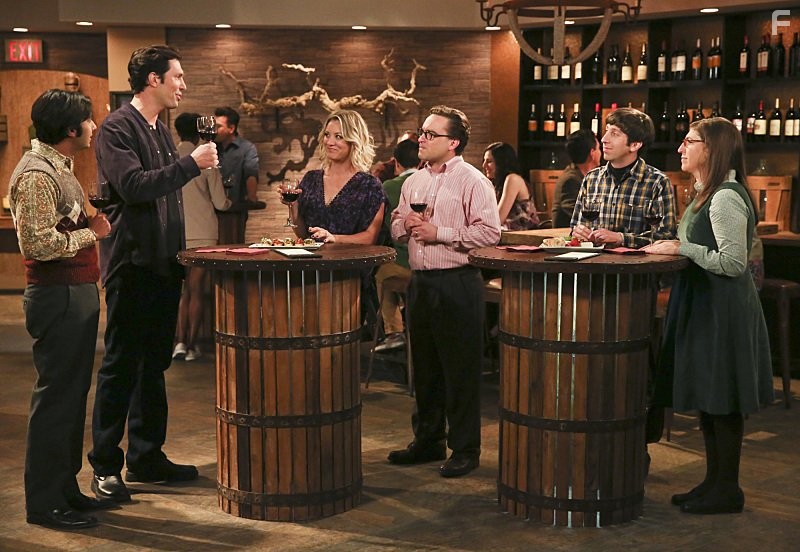 Mayim Bialik, Kaley Cuoco, Johnny Galecki, Simon Helberg, Brian Smith, and Kunal Nayyar in Теория большого взрыва (2007)