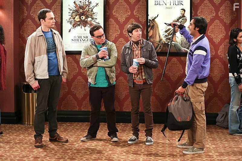 Johnny Galecki, Simon Helberg, Jim Parsons, and Kunal Nayyar in Теория большого взрыва (2007)