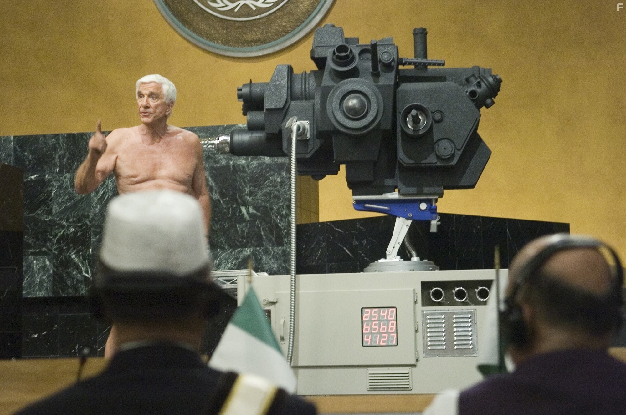 Leslie Nielsen in Очень страшное кино 4 (2006)