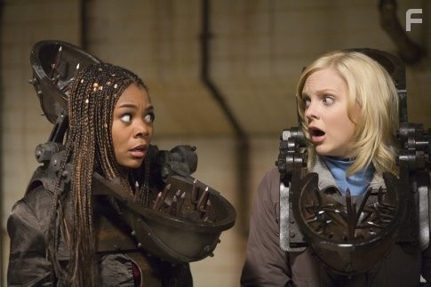 Anna Faris and Regina Hall in Очень страшное кино 4 (2006)