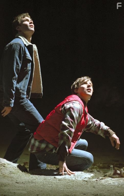 Patrick John Flueger and Chad Faust in Чeтыре тысячи четыреста (2004)