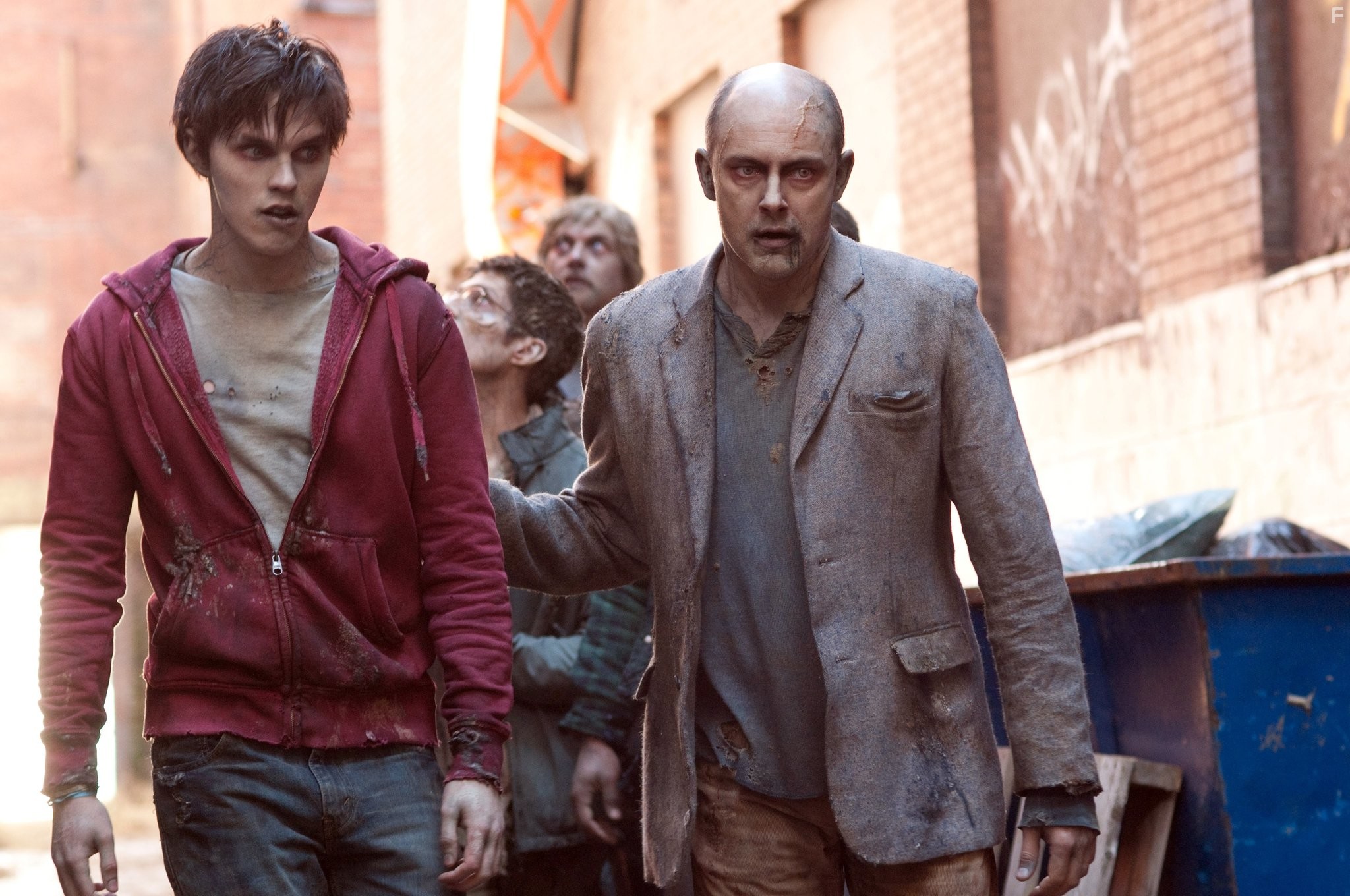 Nicholas Hoult and Rob Corddry in Тепло наших тел (2013)