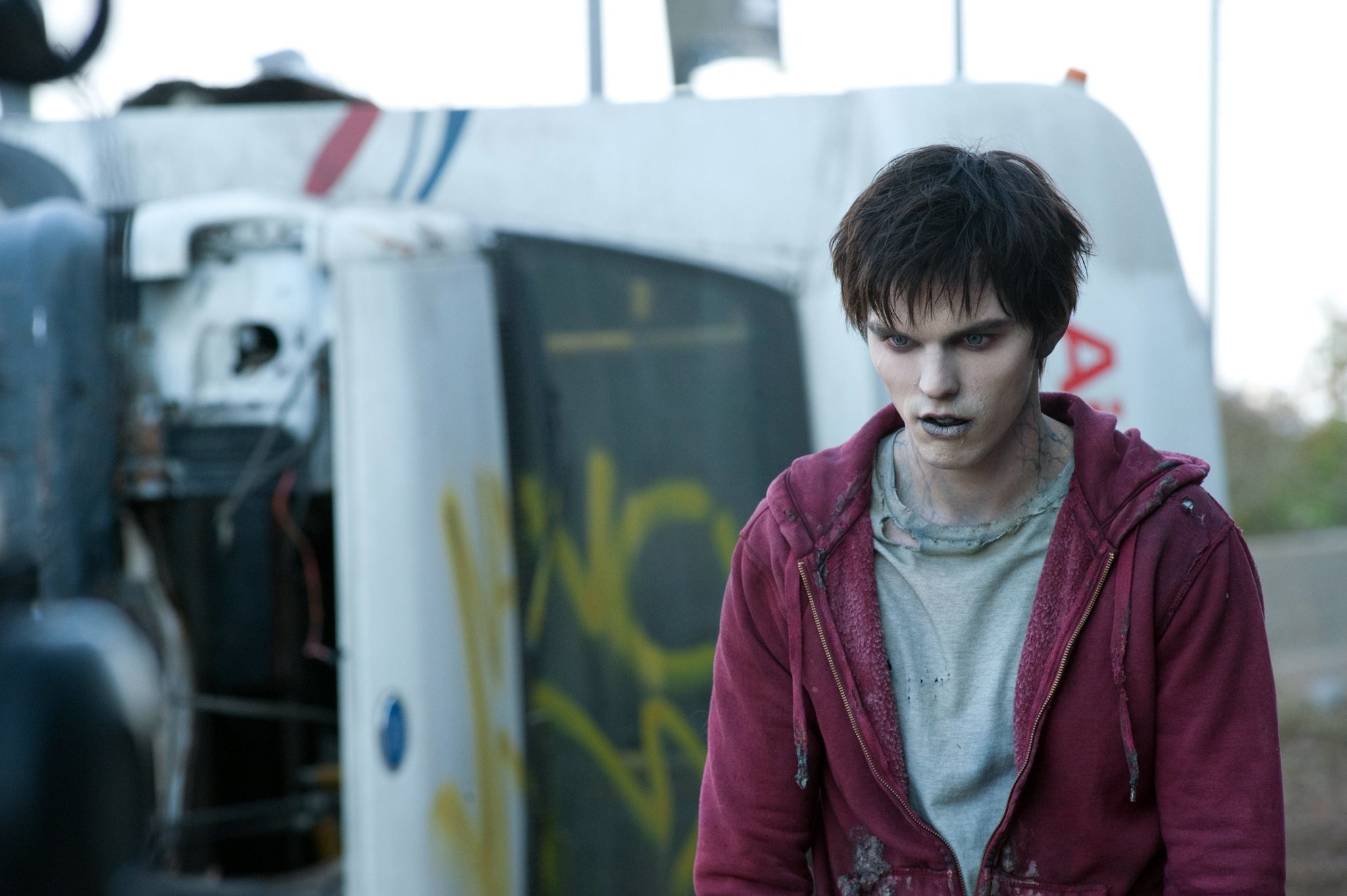 Nicholas Hoult in Тепло наших тел (2013)