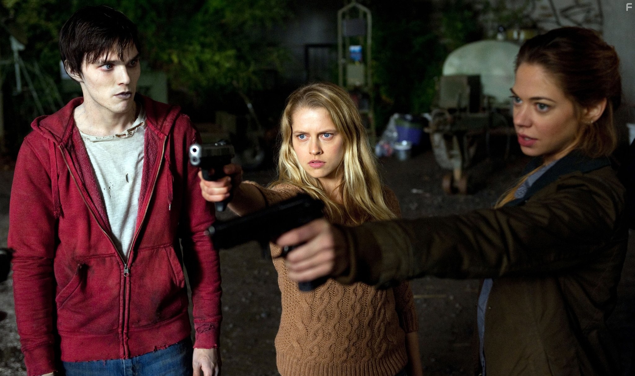 Nicholas Hoult, Teresa Palmer, and Analeigh Tipton in Тепло наших тел (2013)