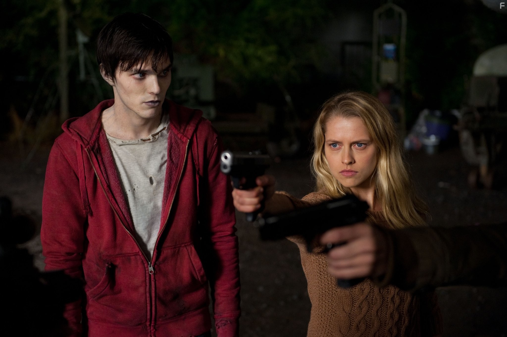 Nicholas Hoult and Teresa Palmer in Тепло наших тел (2013)