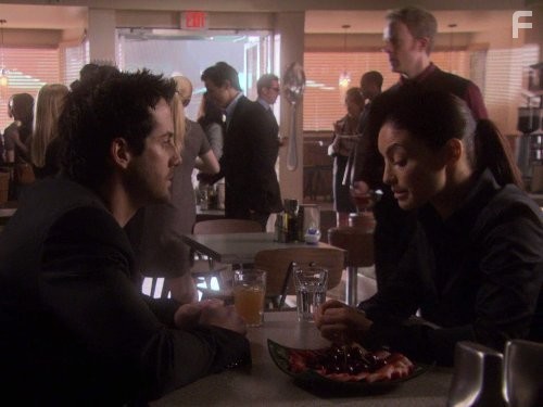 Erica Cerra and Niall Matter in Эврика (2006)