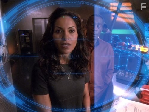 Joe Morton and Salli Richardson-Whitfield in Эврика (2006)