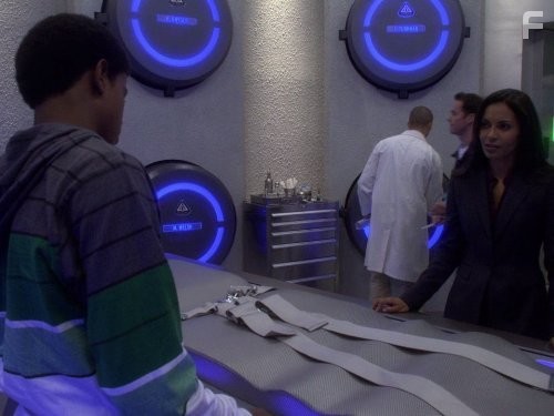 Salli Richardson-Whitfield and Trevor Jackson in Эврика (2006)