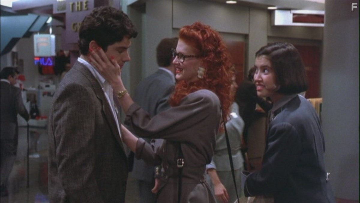 Phoebe Cates, Zach Galligan, and Haviland Morris in Гремлины 2: Новенькая партия (1990)