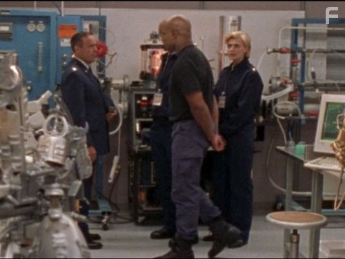 Christopher Judge, Tom McBeath, and Amanda Tapping in Звёздные врата: ЗВ-1 (1997)