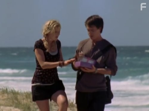 Burgess Abernethy and Cariba Heine in H2O: Просто добавь воды (2006)