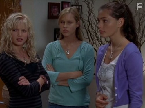 Phoebe Tonkin, Cariba Heine, and Claire Holt in H2O: Просто добавь воды (2006)