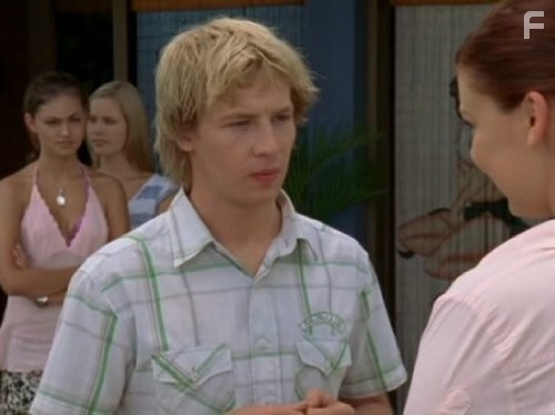 Brittany Byrnes, Angus McLaren, Phoebe Tonkin, and Claire Holt in H2O: Просто добавь воды (2006)