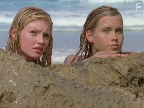 Cariba Heine and Claire Holt in H2O: Просто добавь воды (2006)