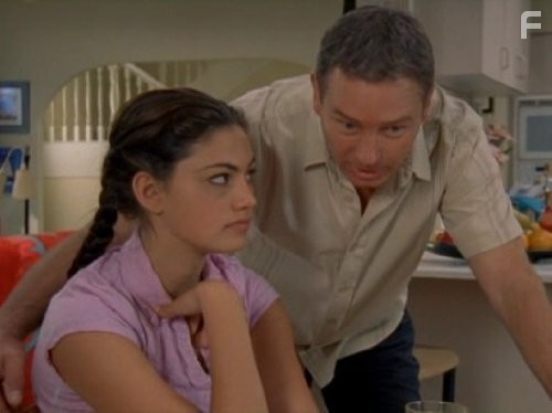 Alan David Lee and Phoebe Tonkin in H2O: Просто добавь воды (2006)