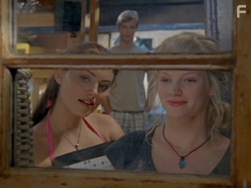 Luke Mitchell, Phoebe Tonkin, and Cariba Heine in H2O: Просто добавь воды (2006)