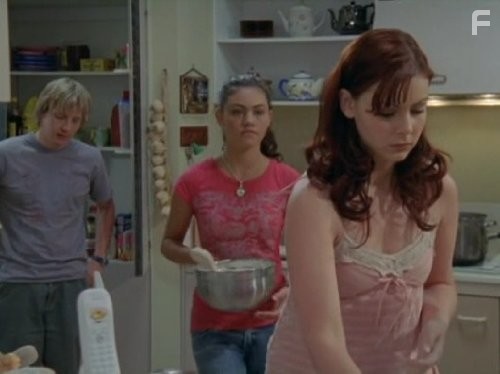 Brittany Byrnes, Angus McLaren, and Phoebe Tonkin in H2O: Просто добавь воды (2006)