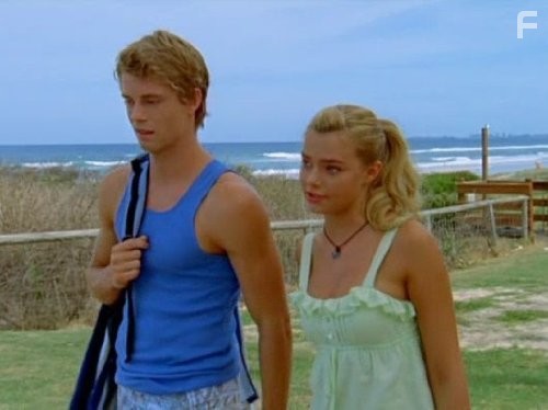 Luke Mitchell and Indiana Evans in H2O: Просто добавь воды (2006)