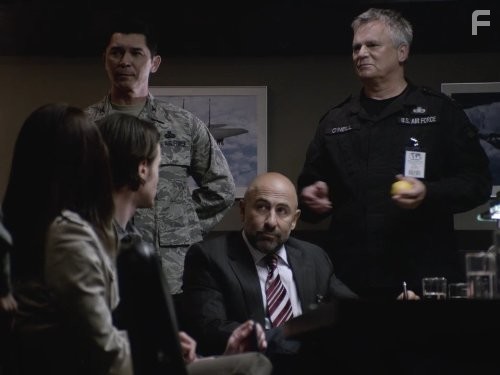 Richard Dean Anderson and Lou Diamond Phillips in Звёздные врата: Вселенная (2009)