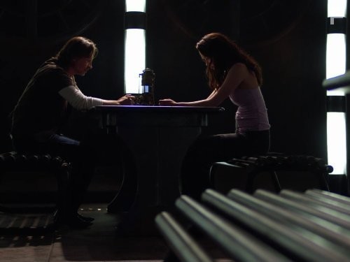 Robert Carlyle and Elyse Levesque in Звёздные врата: Вселенная (2009)