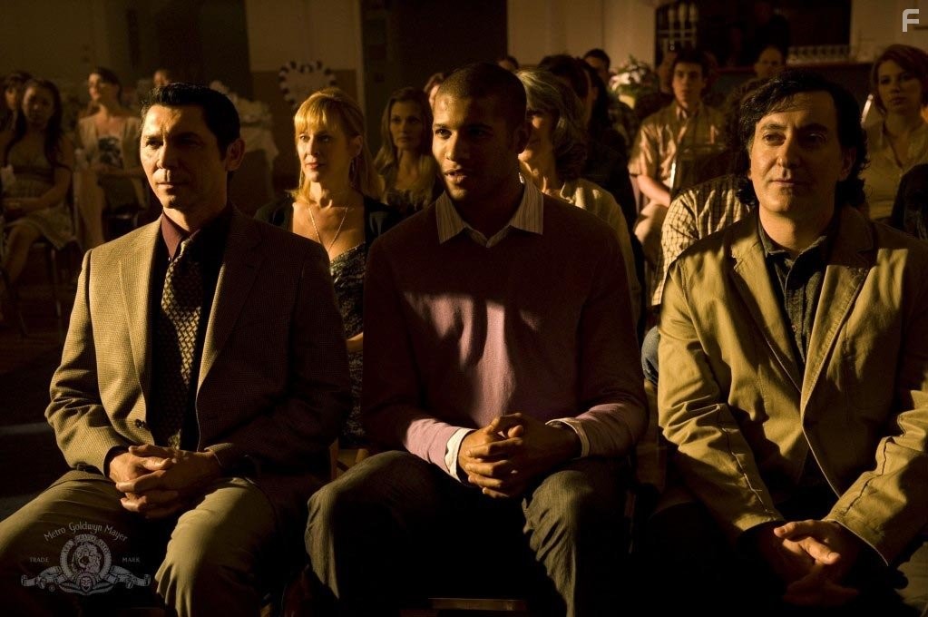 Lou Diamond Phillips, Peter Kelamis, and Jeffrey Bowyer-Chapman in Звёздные врата: Вселенная (2009)