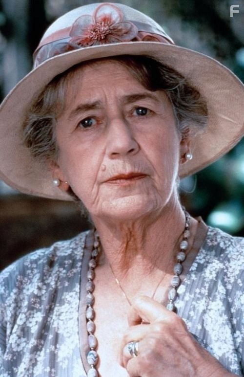 Peggy Ashcroft in Поездка в Индию (1984)