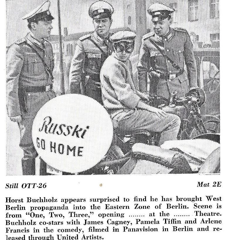 Horst Buchholz in Один, два, три (1961)