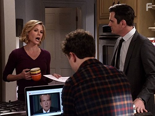 Julie Bowen, Ty Burrell, and Nolan Gould in Американская семейка (2009)