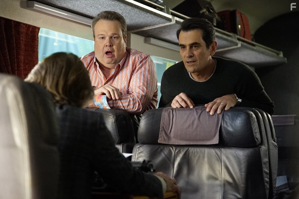 Ty Burrell and Eric Stonestreet in Американская семейка (2009)