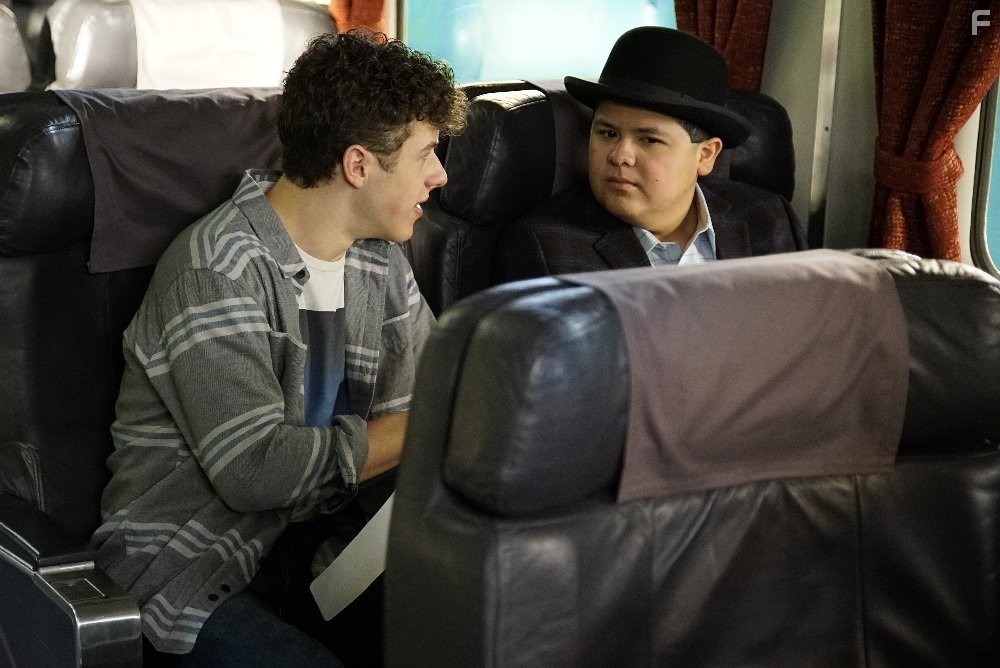 Nolan Gould and Rico Rodriguez in Американская семейка (2009)